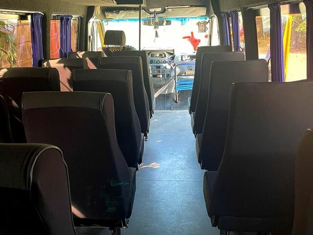 Желтый Мерседес Sprinter, объемом двигателя 2.2 л и пробегом 500 тыс. км за 6500 $, фото 3 на Automoto.ua