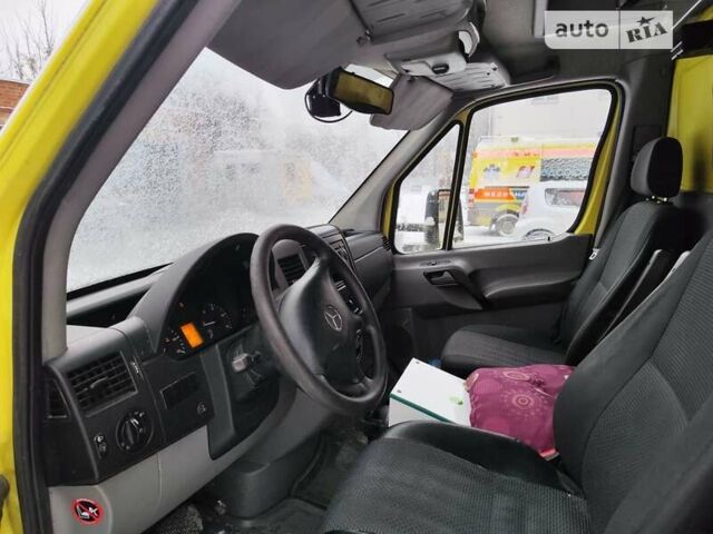 Желтый Мерседес Sprinter, объемом двигателя 2.14 л и пробегом 200 тыс. км за 22500 $, фото 6 на Automoto.ua