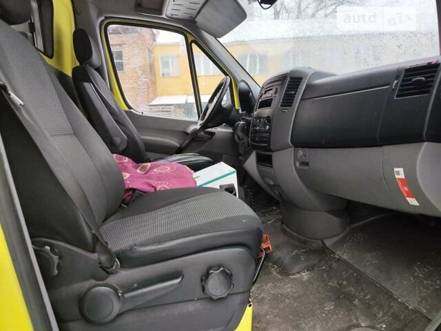 Желтый Мерседес Sprinter, объемом двигателя 2.14 л и пробегом 200 тыс. км за 22500 $, фото 8 на Automoto.ua