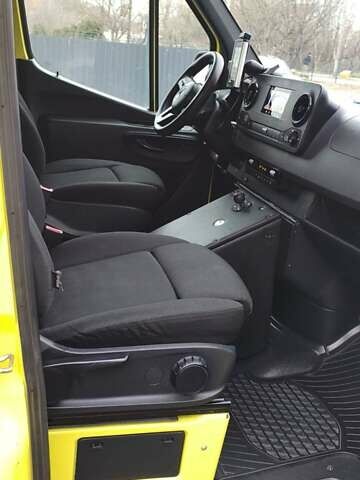 Желтый Мерседес Sprinter, объемом двигателя 3 л и пробегом 156 тыс. км за 33500 $, фото 13 на Automoto.ua