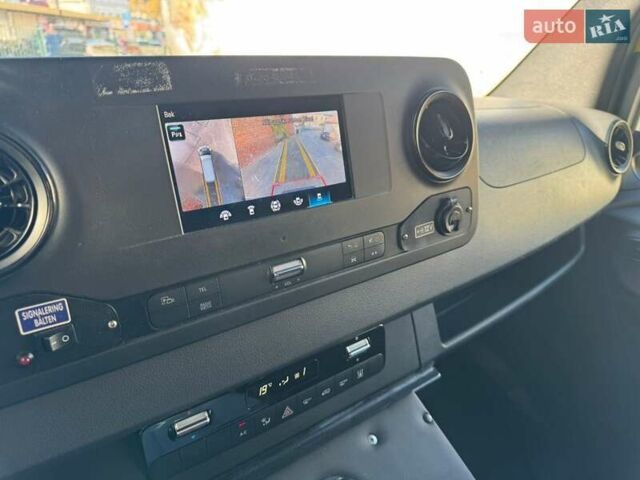 Желтый Мерседес Sprinter, объемом двигателя 0 л и пробегом 156 тыс. км за 33500 $, фото 2 на Automoto.ua