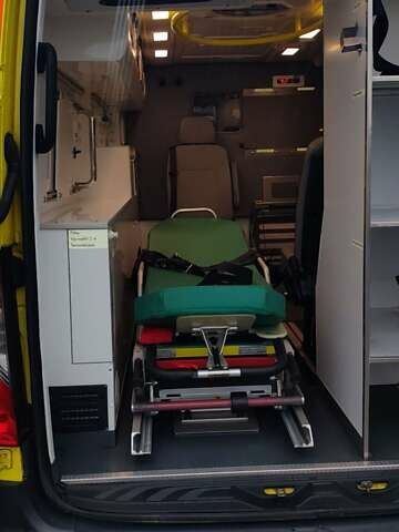 Желтый Мерседес Sprinter, объемом двигателя 3 л и пробегом 156 тыс. км за 33500 $, фото 6 на Automoto.ua