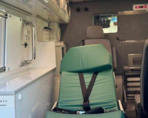 Желтый Мерседес Sprinter, объемом двигателя 0 л и пробегом 156 тыс. км за 33500 $, фото 1 на Automoto.ua