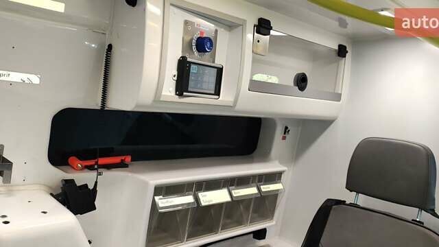 Желтый Мерседес Sprinter, объемом двигателя 3 л и пробегом 156 тыс. км за 33500 $, фото 12 на Automoto.ua