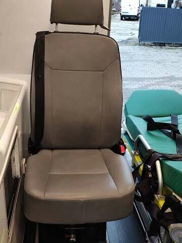 Желтый Мерседес Sprinter, объемом двигателя 3 л и пробегом 156 тыс. км за 33500 $, фото 8 на Automoto.ua