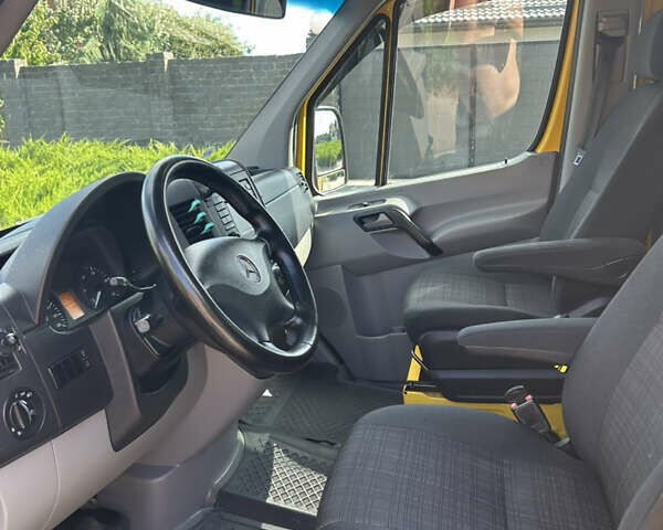Жовтий Мерседес Sprinter, об'ємом двигуна 2.99 л та пробігом 450 тис. км за 30000 $, фото 17 на Automoto.ua