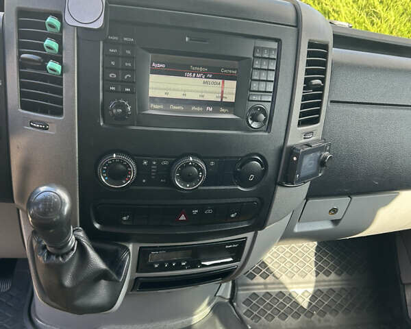 Жовтий Мерседес Sprinter, об'ємом двигуна 2.99 л та пробігом 450 тис. км за 30000 $, фото 20 на Automoto.ua