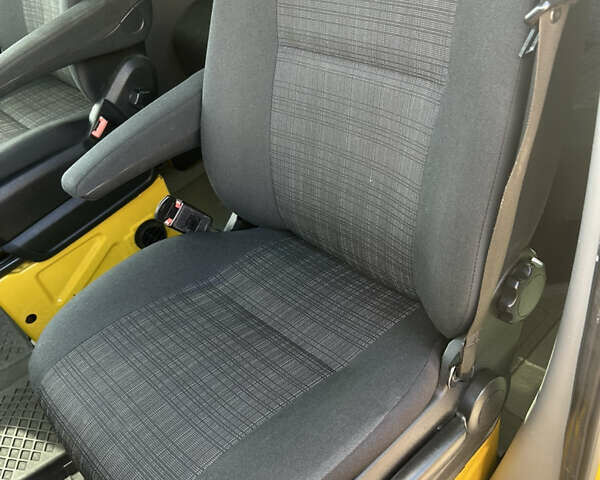 Жовтий Мерседес Sprinter, об'ємом двигуна 2.99 л та пробігом 450 тис. км за 30000 $, фото 18 на Automoto.ua