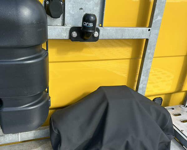 Жовтий Мерседес Sprinter, об'ємом двигуна 2.99 л та пробігом 450 тис. км за 30000 $, фото 36 на Automoto.ua