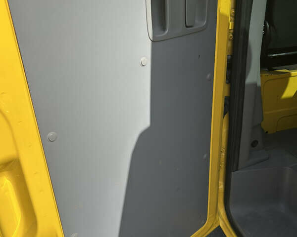 Жовтий Мерседес Sprinter, об'ємом двигуна 2.99 л та пробігом 450 тис. км за 30000 $, фото 25 на Automoto.ua