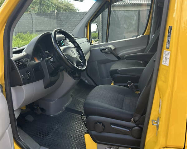 Жовтий Мерседес Sprinter, об'ємом двигуна 2.99 л та пробігом 450 тис. км за 30000 $, фото 32 на Automoto.ua