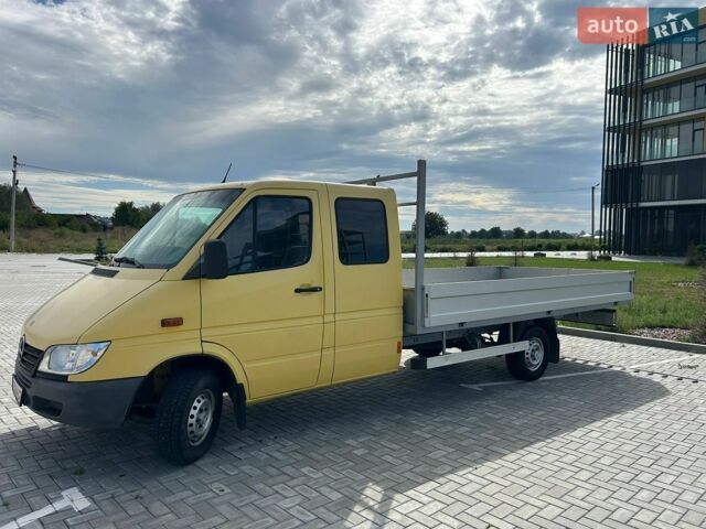 Желтый Мерседес Sprinter, объемом двигателя 2.15 л и пробегом 296 тыс. км за 11000 $, фото 3 на Automoto.ua