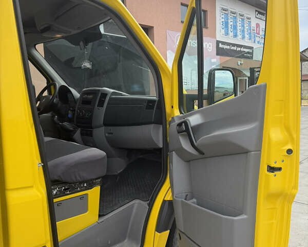 Желтый Мерседес Sprinter, объемом двигателя 3 л и пробегом 326 тыс. км за 25500 $, фото 8 на Automoto.ua