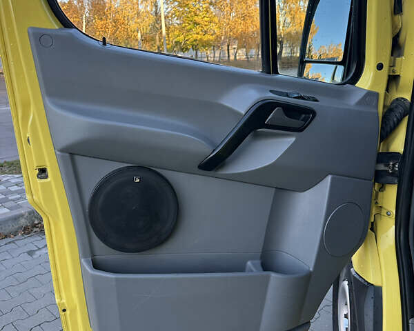 Мерседес Sprinter 2013 в Белой Церкве на Automoto.ua Желтый Мерседес Sprinter, объемом двигателя 2.2 л и пробегом 329 тыс. км за 17500 $, фото 13 на Automoto.ua