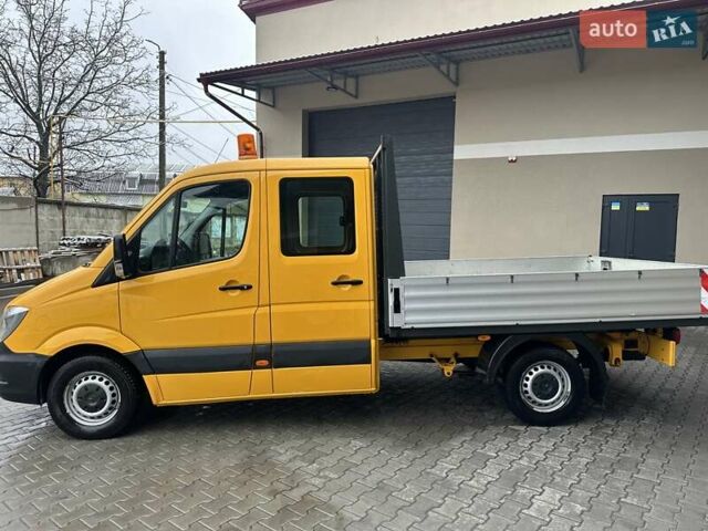 Желтый Мерседес Sprinter, объемом двигателя 2.2 л и пробегом 264 тыс. км за 16500 $, фото 5 на Automoto.ua