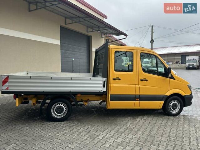 Желтый Мерседес Sprinter, объемом двигателя 2.2 л и пробегом 264 тыс. км за 16500 $, фото 8 на Automoto.ua