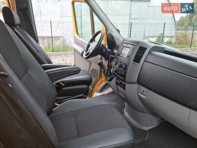 Желтый Мерседес Sprinter, объемом двигателя 2.1 л и пробегом 285 тыс. км за 20300 $, фото 18 на Automoto.ua