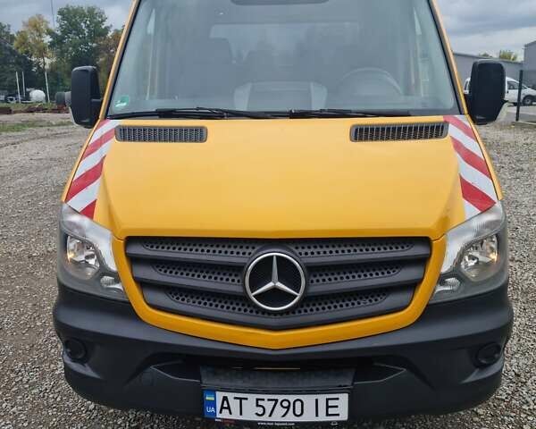 Желтый Мерседес Sprinter, объемом двигателя 2.1 л и пробегом 285 тыс. км за 20300 $, фото 6 на Automoto.ua