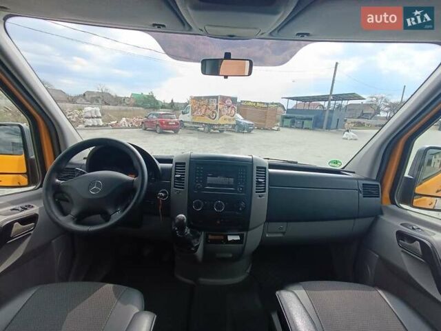 Желтый Мерседес Sprinter, объемом двигателя 2.2 л и пробегом 283 тыс. км за 21900 $, фото 9 на Automoto.ua