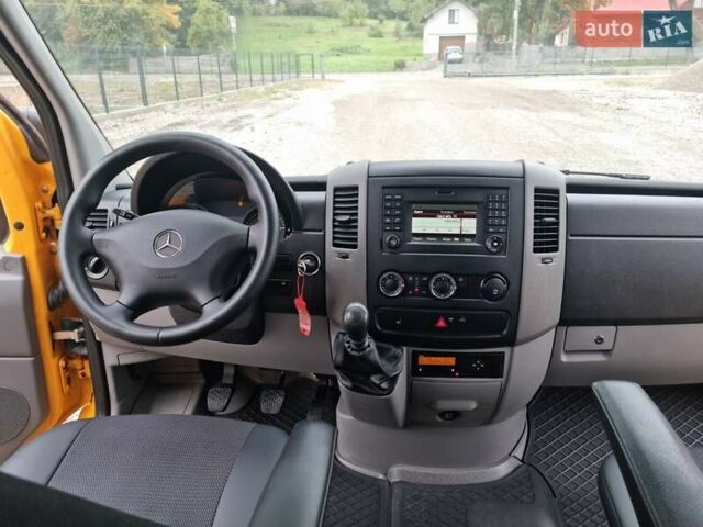 Желтый Мерседес Sprinter, объемом двигателя 2.1 л и пробегом 285 тыс. км за 20300 $, фото 21 на Automoto.ua
