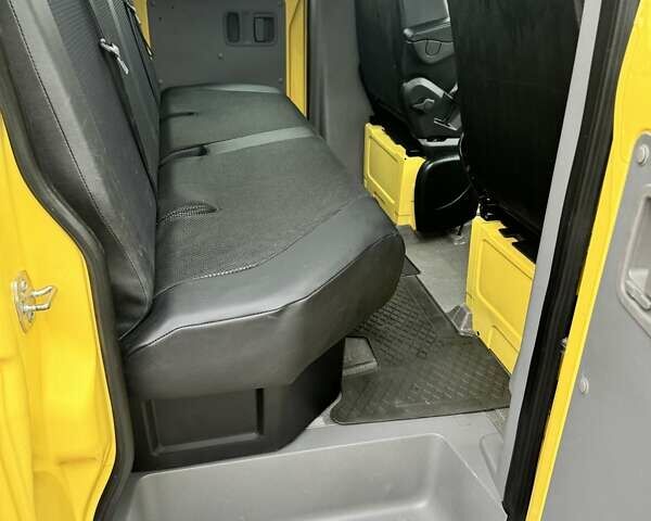 Желтый Мерседес Sprinter, объемом двигателя 2.2 л и пробегом 197 тыс. км за 25900 $, фото 6 на Automoto.ua