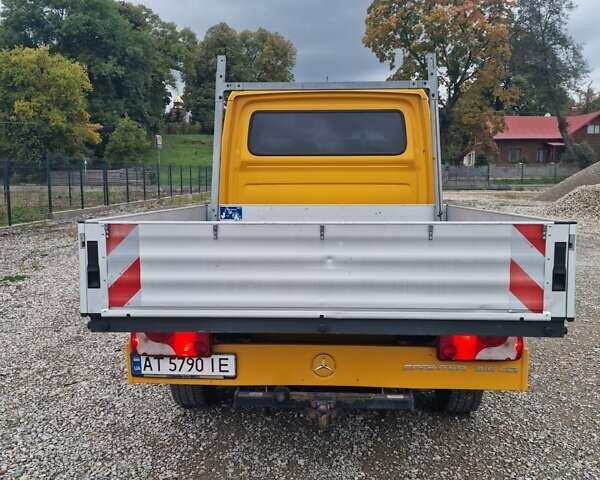 Желтый Мерседес Sprinter, объемом двигателя 2.1 л и пробегом 285 тыс. км за 20300 $, фото 4 на Automoto.ua