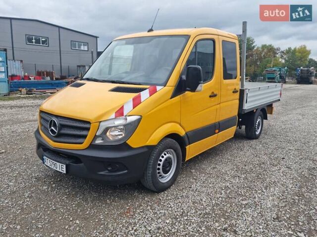 Желтый Мерседес Sprinter, объемом двигателя 2.1 л и пробегом 285 тыс. км за 20300 $, фото 9 на Automoto.ua