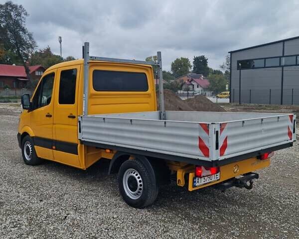 Желтый Мерседес Sprinter, объемом двигателя 2.1 л и пробегом 285 тыс. км за 20300 $, фото 8 на Automoto.ua
