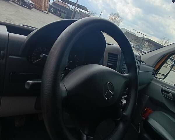 Желтый Мерседес Sprinter, объемом двигателя 2.2 л и пробегом 283 тыс. км за 21900 $, фото 12 на Automoto.ua