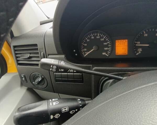 Желтый Мерседес Sprinter, объемом двигателя 2.2 л и пробегом 283 тыс. км за 21900 $, фото 13 на Automoto.ua