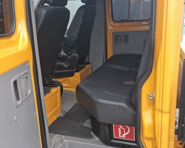 Желтый Мерседес Sprinter, объемом двигателя 2.1 л и пробегом 285 тыс. км за 20300 $, фото 13 на Automoto.ua