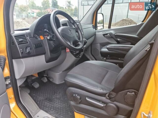 Желтый Мерседес Sprinter, объемом двигателя 2.1 л и пробегом 285 тыс. км за 20300 $, фото 12 на Automoto.ua