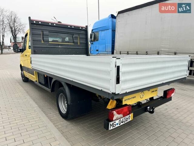 Желтый Мерседес Sprinter, объемом двигателя 2.2 л и пробегом 197 тыс. км за 25900 $, фото 2 на Automoto.ua