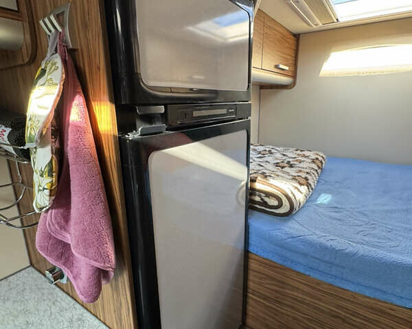 Желтый Мерседес Sprinter, объемом двигателя 2.3 л и пробегом 158 тыс. км за 42000 $, фото 28 на Automoto.ua