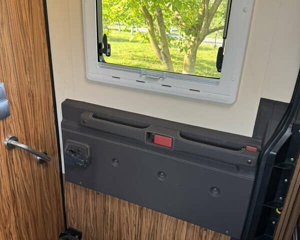 Желтый Мерседес Sprinter, объемом двигателя 2.3 л и пробегом 158 тыс. км за 42000 $, фото 82 на Automoto.ua