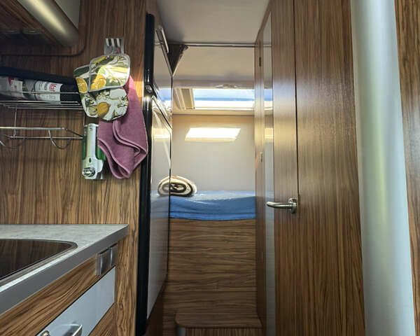 Желтый Мерседес Sprinter, объемом двигателя 2.3 л и пробегом 158 тыс. км за 42000 $, фото 40 на Automoto.ua