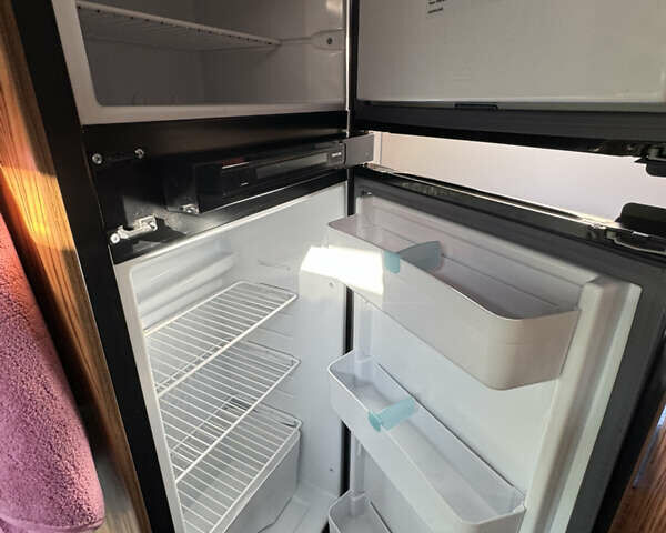 Желтый Мерседес Sprinter, объемом двигателя 2.3 л и пробегом 158 тыс. км за 42000 $, фото 29 на Automoto.ua