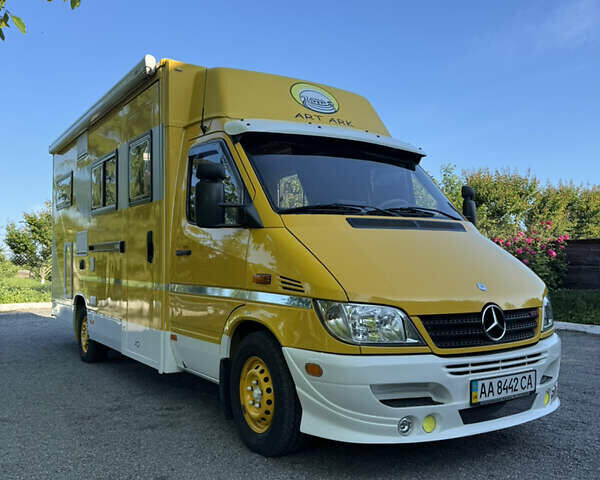 Желтый Мерседес Sprinter, объемом двигателя 2.3 л и пробегом 158 тыс. км за 42000 $, фото 2 на Automoto.ua