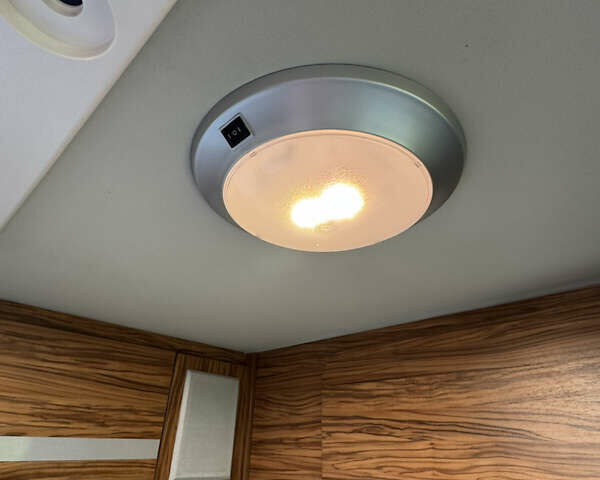 Желтый Мерседес Sprinter, объемом двигателя 2.3 л и пробегом 158 тыс. км за 42000 $, фото 32 на Automoto.ua