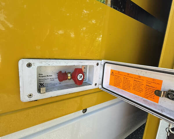 Желтый Мерседес Sprinter, объемом двигателя 2.3 л и пробегом 158 тыс. км за 42000 $, фото 92 на Automoto.ua