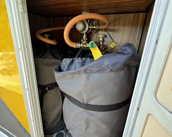 Желтый Мерседес Sprinter, объемом двигателя 2.3 л и пробегом 158 тыс. км за 42000 $, фото 91 на Automoto.ua