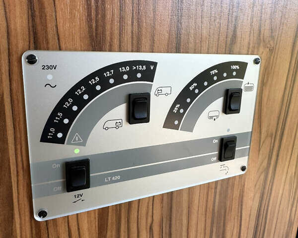 Желтый Мерседес Sprinter, объемом двигателя 2.3 л и пробегом 158 тыс. км за 42000 $, фото 23 на Automoto.ua