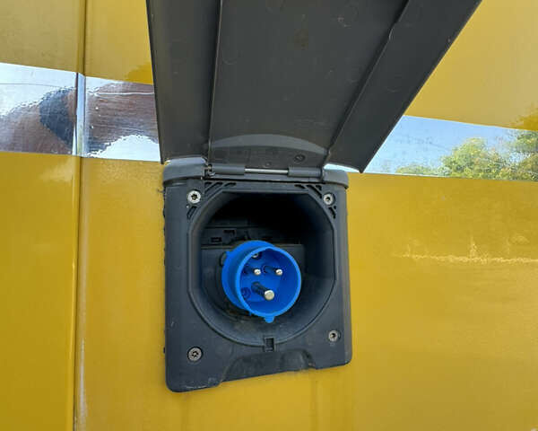 Желтый Мерседес Sprinter, объемом двигателя 2.3 л и пробегом 158 тыс. км за 42000 $, фото 71 на Automoto.ua