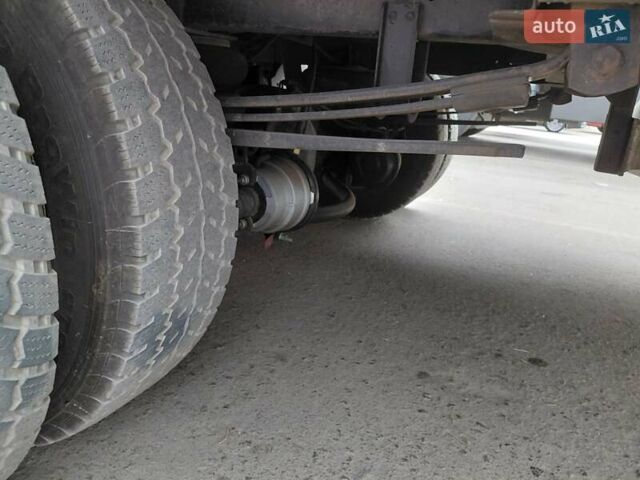Желтый Мерседес Sprinter, объемом двигателя 27 л и пробегом 400 тыс. км за 17500 $, фото 3 на Automoto.ua