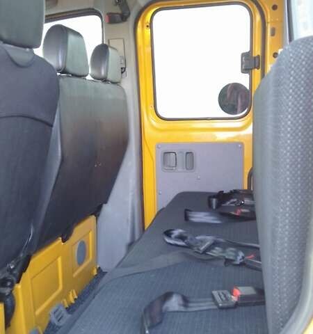 Желтый Мерседес Sprinter, объемом двигателя 2.1 л и пробегом 257 тыс. км за 18999 $, фото 5 на Automoto.ua