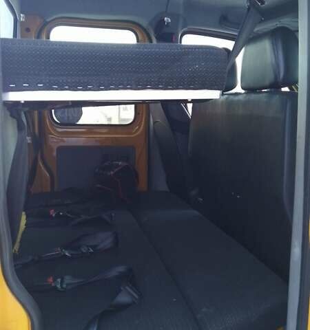 Желтый Мерседес Sprinter, объемом двигателя 2.1 л и пробегом 257 тыс. км за 18999 $, фото 2 на Automoto.ua