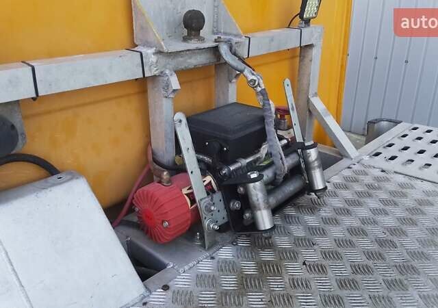 Желтый Мерседес Sprinter, объемом двигателя 2.1 л и пробегом 257 тыс. км за 18999 $, фото 8 на Automoto.ua