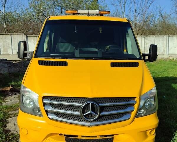 Желтый Мерседес Sprinter, объемом двигателя 2.99 л и пробегом 432 тыс. км за 20900 $, фото 2 на Automoto.ua