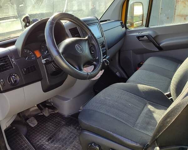 Желтый Мерседес Sprinter, объемом двигателя 2.99 л и пробегом 432 тыс. км за 20900 $, фото 14 на Automoto.ua