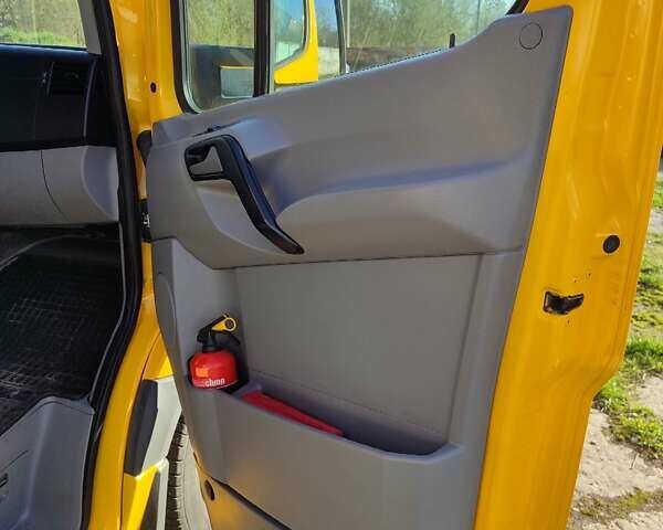 Желтый Мерседес Sprinter, объемом двигателя 2.99 л и пробегом 432 тыс. км за 20900 $, фото 10 на Automoto.ua